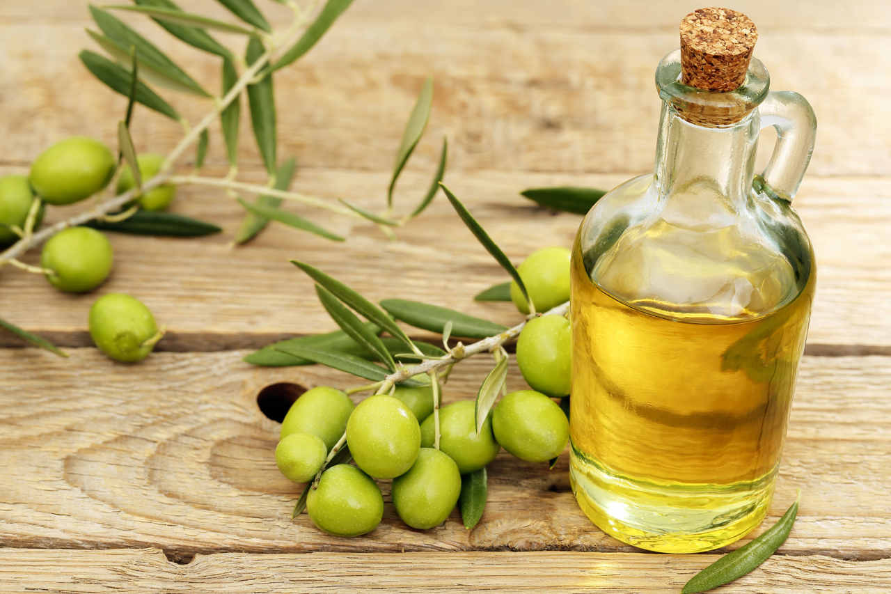 How to get water out of your ear with Olive Oil