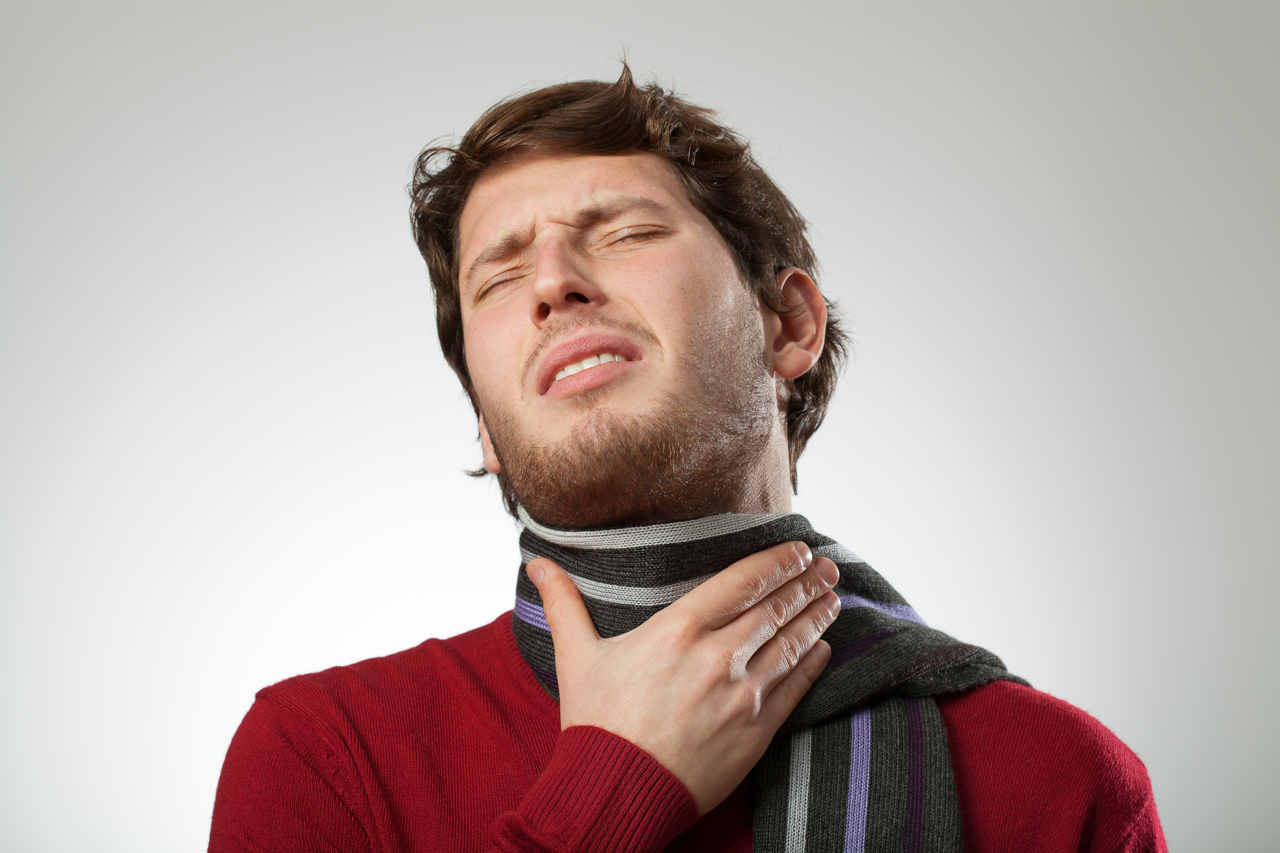 sore throat and difficulty in swallowing due to tonsillolitis